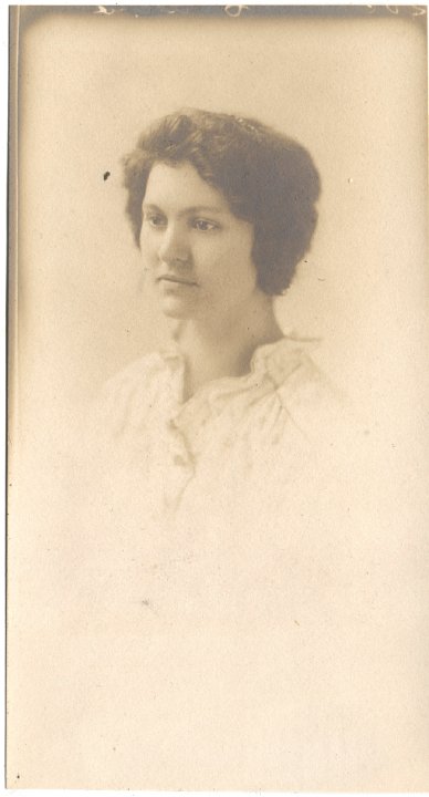 0025.jpg - Pearl Marsh  1910  sister to Margaret Cockran Reschly.